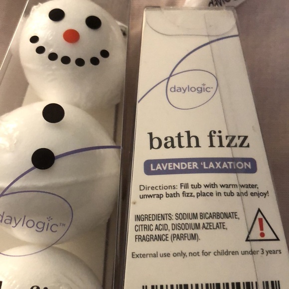 Bundle of 3 Holiday themed bath and skincare items - Picture 4 of 4
